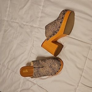 Women's shoes